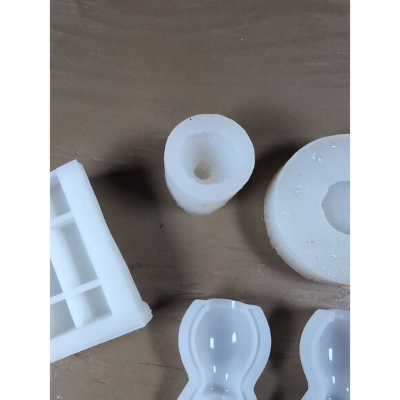 Lot of 22 Silicone Resin or Cake Decoration Moulds/Molds - Picture 12 of 13